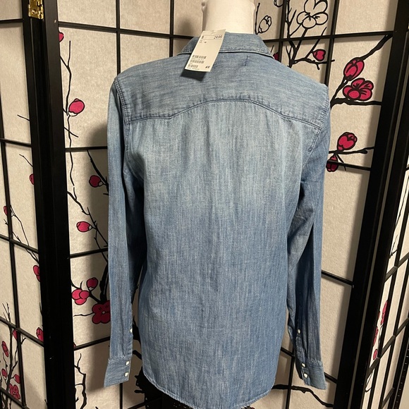 New H&M Women’s Button Down Shirt. Light Blue faded. Size 10 - Picture 2 of 2